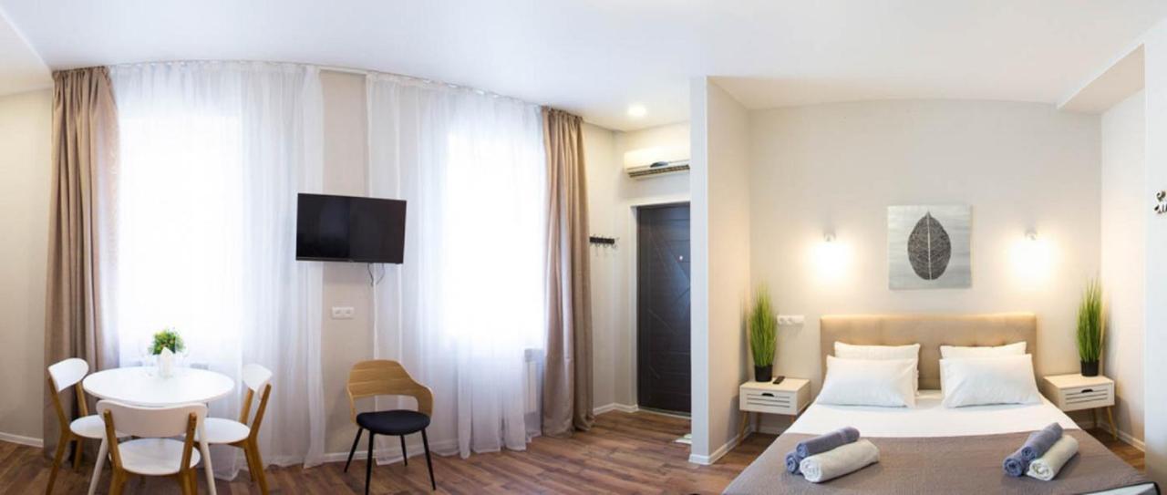 Apartment In The City Center - Gimnasiyna Naberezhna 24A-1 Kharkiv Exterior photo