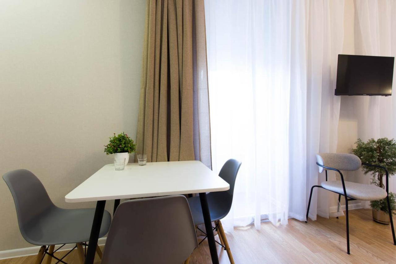 Apartment In The City Center - Gimnasiyna Naberezhna 24A-1 Kharkiv Exterior photo